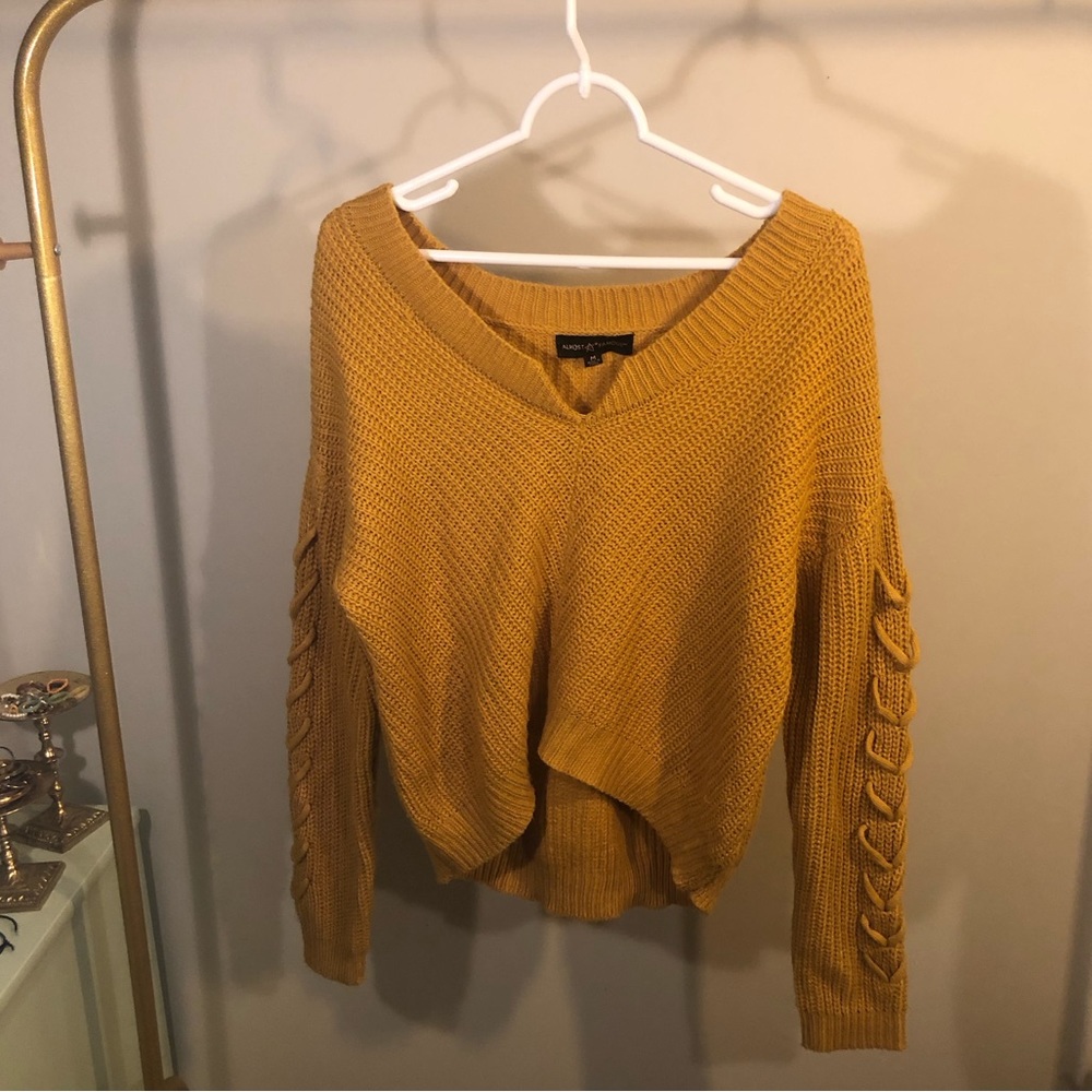 Almost famous yellow sweater